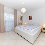 Sonja By Adex Travel Appartement